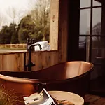 Glasson Lakehouse فندق