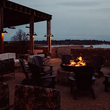 Hotel Glasson Lakehouse 4*