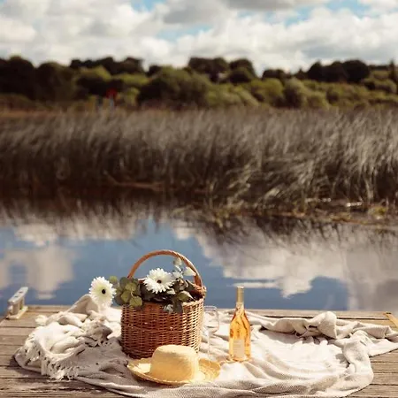 Hotel Glasson Lakehouse