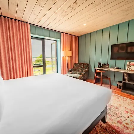 酒店 Glasson Lakehouse 4*