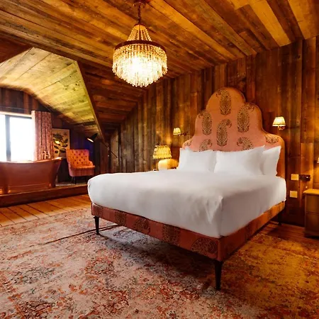 Glasson Lakehouse מלון 4*