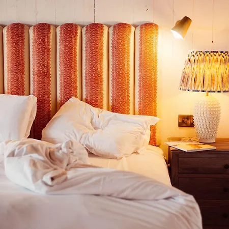 Hotel Glasson Lakehouse