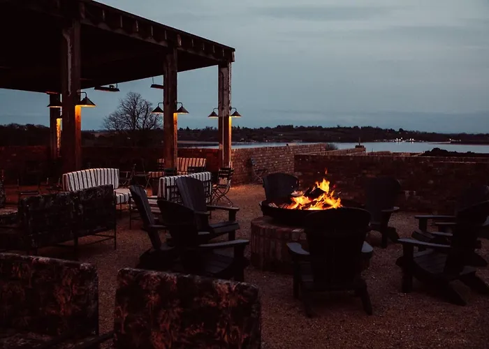 Hotel Glasson Lakehouse 4*