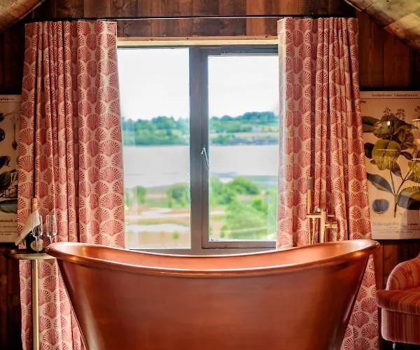 Hotel Glasson Lakehouse 4*